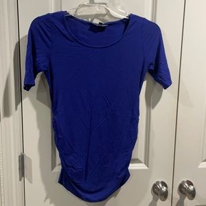 USED A PEA IN THE POD
LUXE SIDE RUCHED 3/4 SLEEVE MATERNITY T SHIRT SIZE SMALL